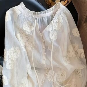What A Beautiful Elegant Off White Floral Embroidered Button Down Blouse!